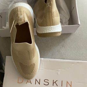 Danskin walking shoes